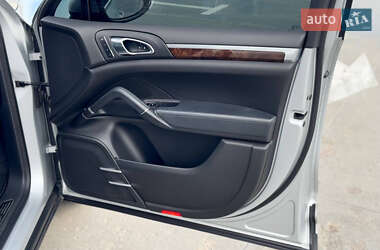 Позашляховик / Кросовер Porsche Cayenne 2012 в 