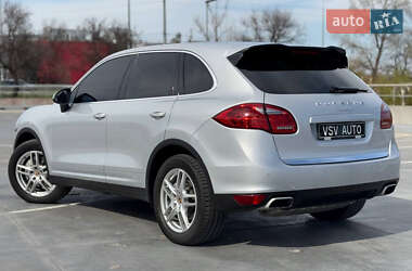 Позашляховик / Кросовер Porsche Cayenne 2012 в 