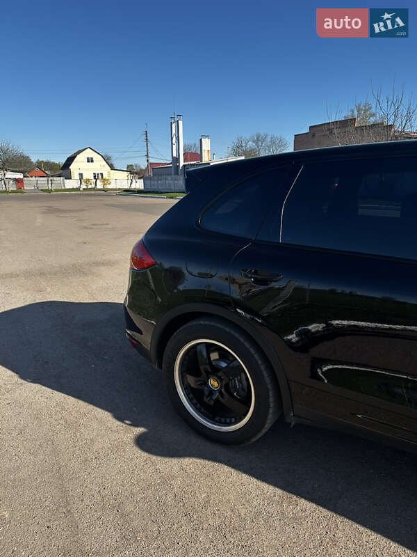 Позашляховик / Кросовер Porsche Cayenne 2010 в Прилуках