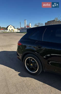 Внедорожник / Кроссовер Porsche Cayenne 2010 в 
