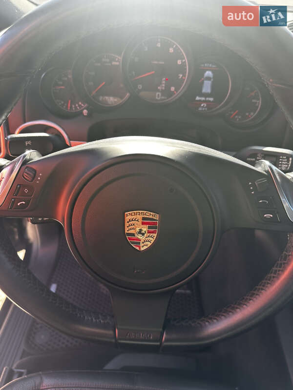 Позашляховик / Кросовер Porsche Cayenne 2010 в Прилуках