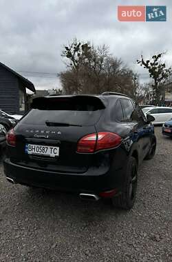 Внедорожник / Кроссовер Porsche Cayenne 2011 в 