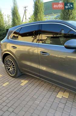 Внедорожник / Кроссовер Porsche Cayenne 2019 в 