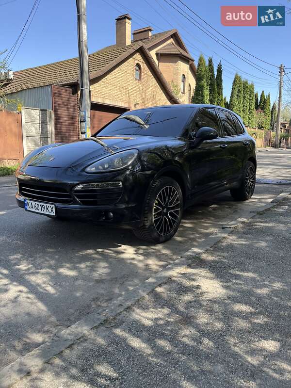 Внедорожник / Кроссовер Porsche Cayenne 2012 в Киеве