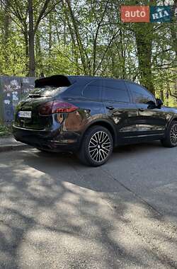 Внедорожник / Кроссовер Porsche Cayenne 2012 в 