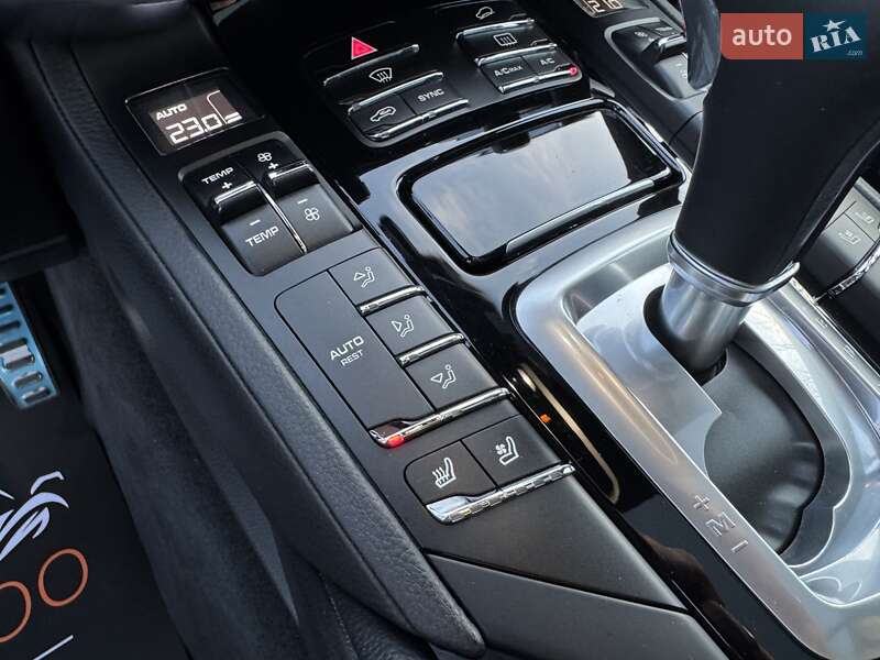 Внедорожник / Кроссовер Porsche Cayenne 2017 в Киеве