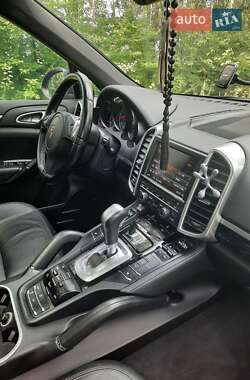Внедорожник / Кроссовер Porsche Cayenne 2012 в 