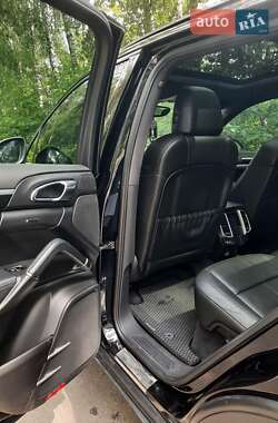 Внедорожник / Кроссовер Porsche Cayenne 2012 в 