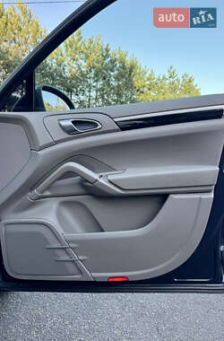 Внедорожник / Кроссовер Porsche Cayenne 2011 в 