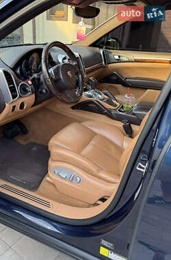 Внедорожник / Кроссовер Porsche Cayenne 2013 в 