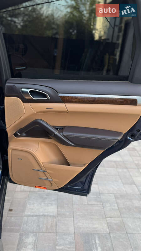 Внедорожник / Кроссовер Porsche Cayenne 2013 в Кропивницком