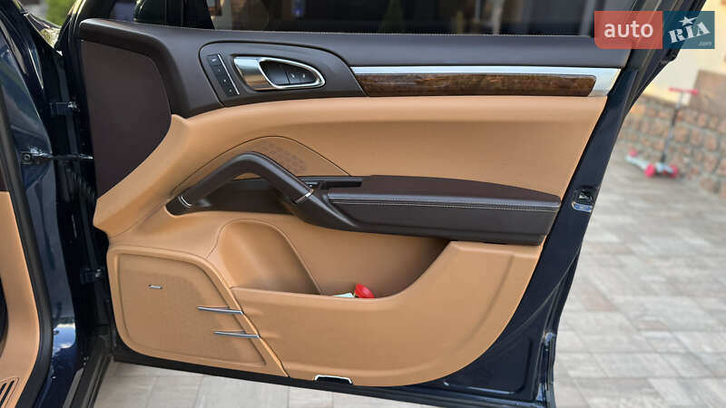 Внедорожник / Кроссовер Porsche Cayenne 2013 в Кропивницком