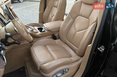 Позашляховик / Кросовер Porsche Cayenne 2012 в 