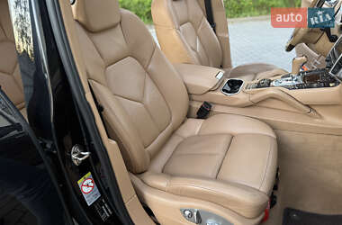 Позашляховик / Кросовер Porsche Cayenne 2012 в 