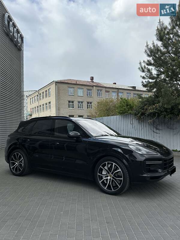 Внедорожник / Кроссовер Porsche Cayenne 2018 в Киеве