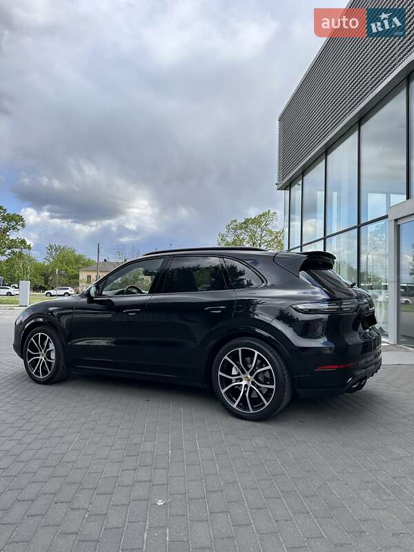 Внедорожник / Кроссовер Porsche Cayenne 2018 в Киеве