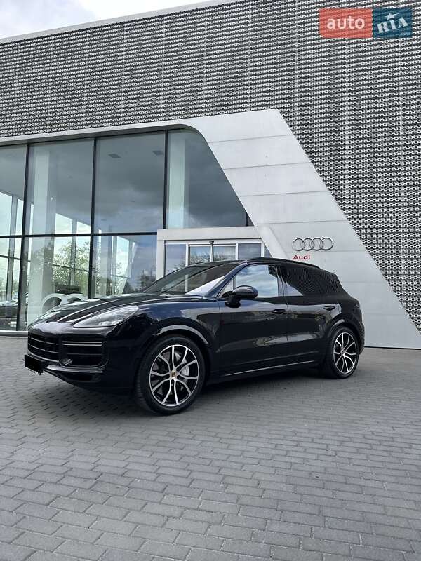 Внедорожник / Кроссовер Porsche Cayenne 2018 в Киеве