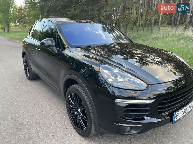 Внедорожник / Кроссовер Porsche Cayenne 2015 в 