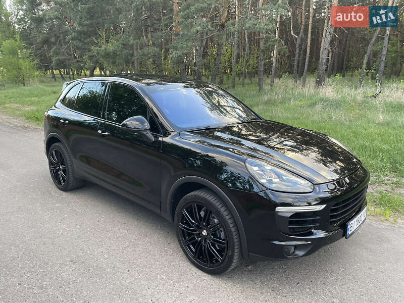 Внедорожник / Кроссовер Porsche Cayenne 2015 в Кременчуге