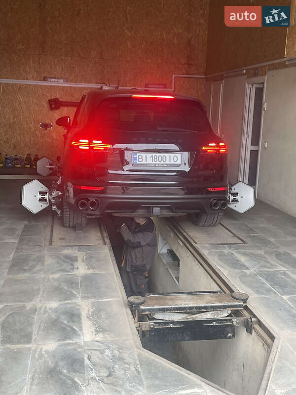 Внедорожник / Кроссовер Porsche Cayenne 2015 в Кременчуге