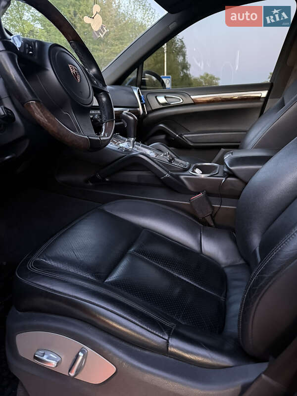 Внедорожник / Кроссовер Porsche Cayenne 2010 в Каменец-Подольском