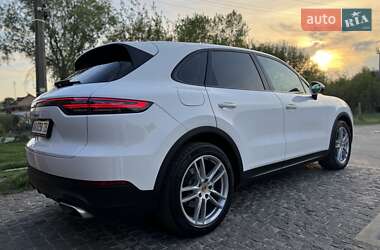 Внедорожник / Кроссовер Porsche Cayenne 2017 в 