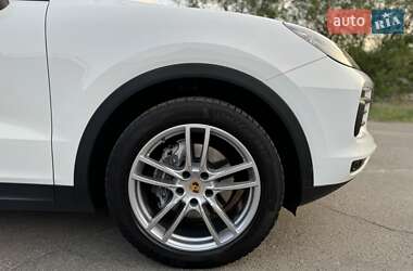 Внедорожник / Кроссовер Porsche Cayenne 2017 в 