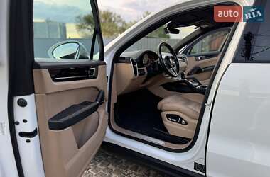 Внедорожник / Кроссовер Porsche Cayenne 2017 в 