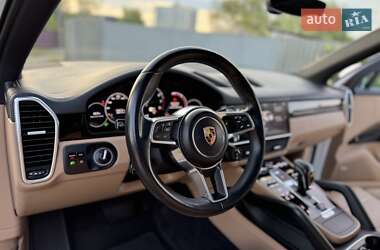 Внедорожник / Кроссовер Porsche Cayenne 2017 в 