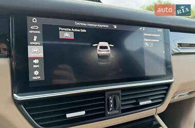 Внедорожник / Кроссовер Porsche Cayenne 2017 в 