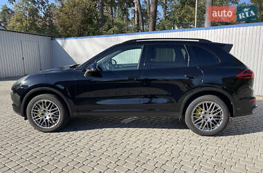Внедорожник / Кроссовер Porsche Cayenne 2017 в 