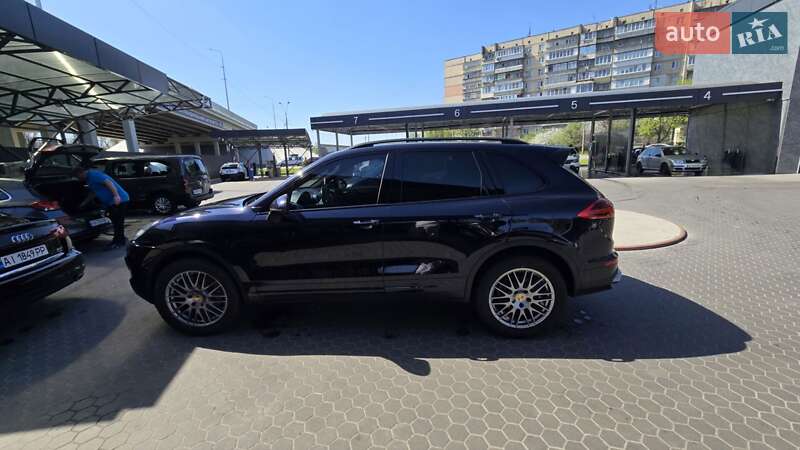 Позашляховик / Кросовер Porsche Cayenne 2015 в Києві