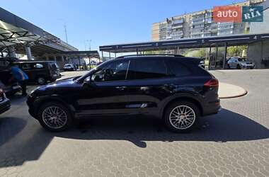 Позашляховик / Кросовер Porsche Cayenne 2015 в 