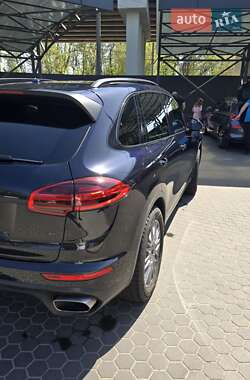 Позашляховик / Кросовер Porsche Cayenne 2015 в 
