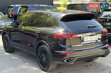 Внедорожник / Кроссовер Porsche Cayenne 2016 в 