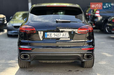 Внедорожник / Кроссовер Porsche Cayenne 2016 в 