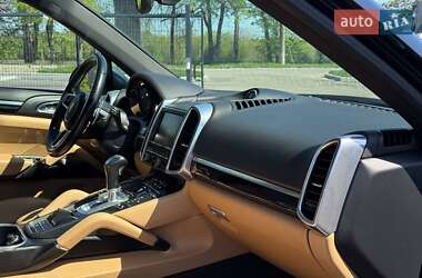 Внедорожник / Кроссовер Porsche Cayenne 2014 в 
