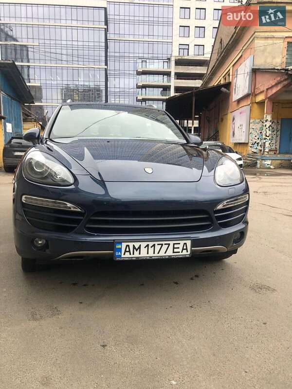 Внедорожник / Кроссовер Porsche Cayenne 2012 в 