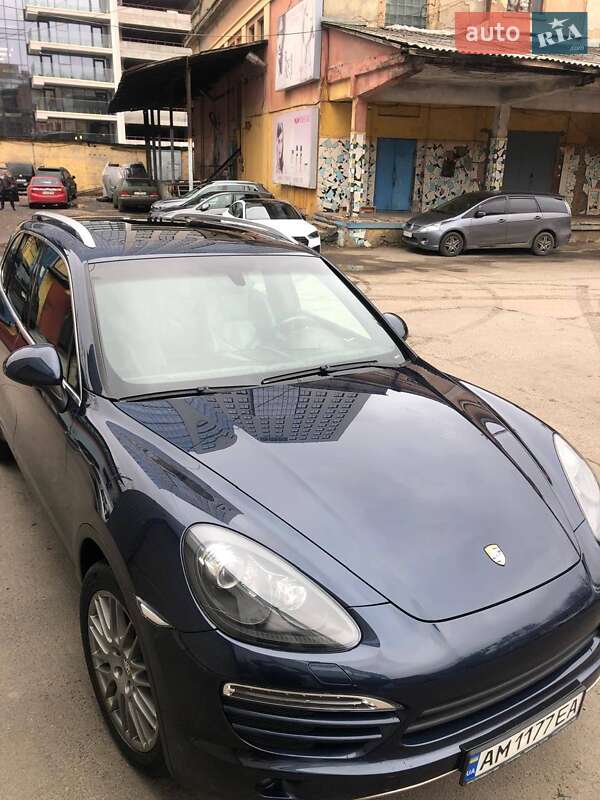Внедорожник / Кроссовер Porsche Cayenne 2012 в Киеве