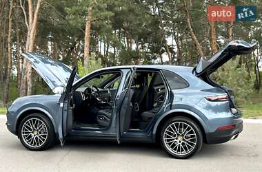 Внедорожник / Кроссовер Porsche Cayenne 2018 в 