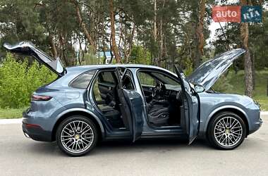 Внедорожник / Кроссовер Porsche Cayenne 2018 в 