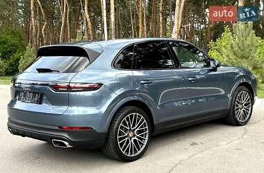 Внедорожник / Кроссовер Porsche Cayenne 2018 в 