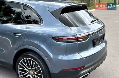 Внедорожник / Кроссовер Porsche Cayenne 2018 в 