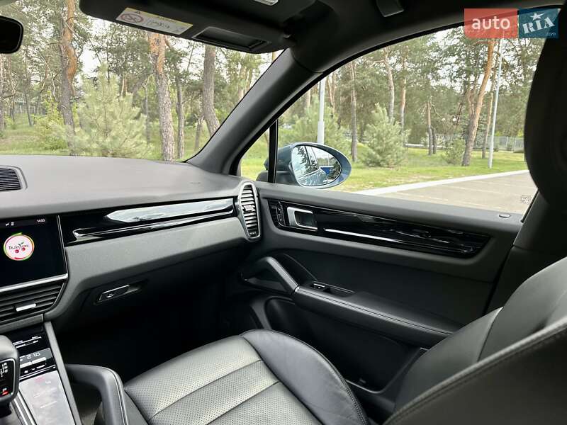 Внедорожник / Кроссовер Porsche Cayenne 2018 в Киеве