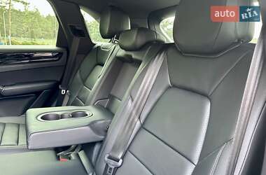 Внедорожник / Кроссовер Porsche Cayenne 2018 в 