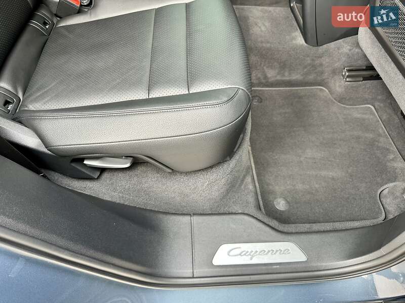 Внедорожник / Кроссовер Porsche Cayenne 2018 в Киеве