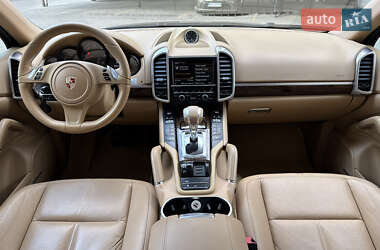 Позашляховик / Кросовер Porsche Cayenne 2013 в 