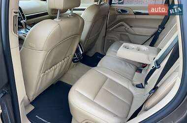 Позашляховик / Кросовер Porsche Cayenne 2012 в 