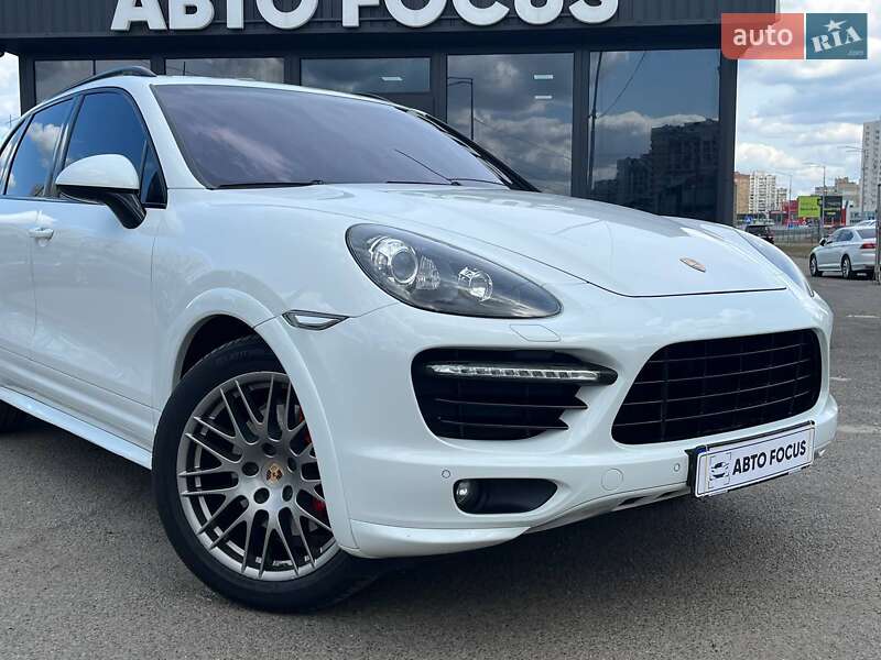 Внедорожник / Кроссовер Porsche Cayenne 2013 в Киеве