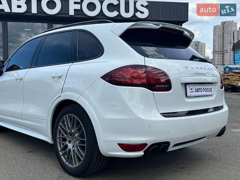 Внедорожник / Кроссовер Porsche Cayenne 2013 в Киеве
